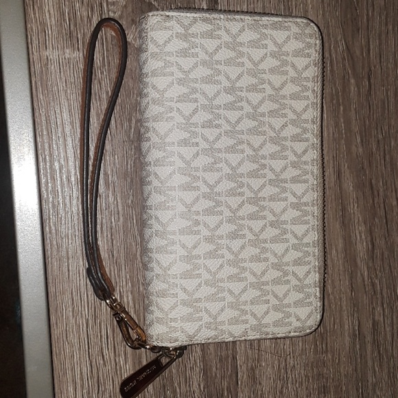 Michael Kors Vanilla + Tan Tote w/ wallet - Picture 7 of 8